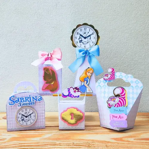 30 Caixas Personalizadas Luxo Alice no Pais das Maravilhas