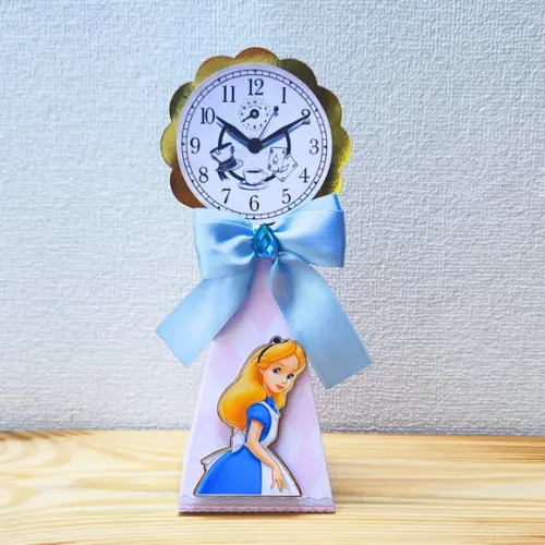 Caixa Pirâmide Luxo Alice no Pais das Maravilhas