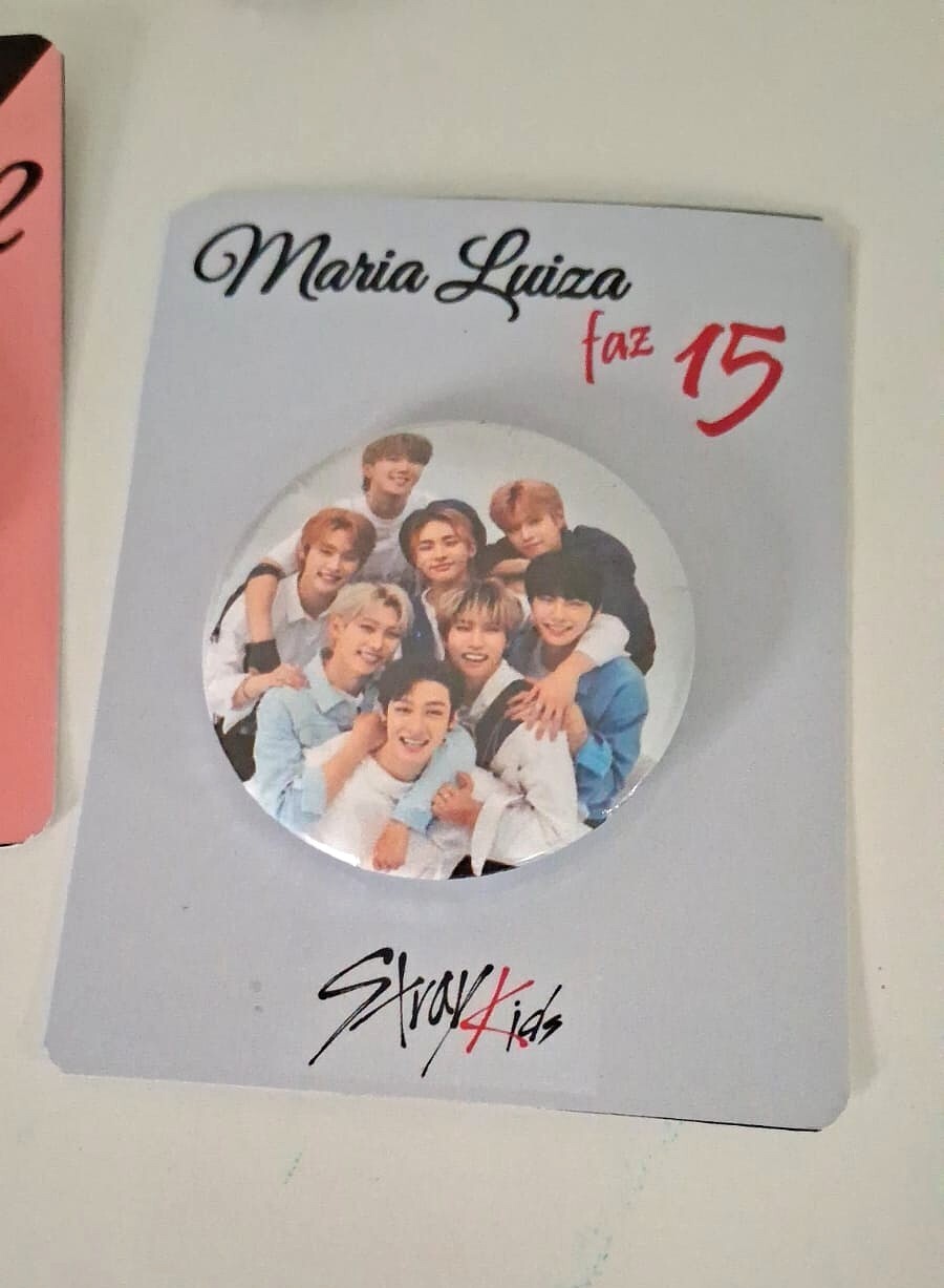 Card com Botton 44mm - Straykids