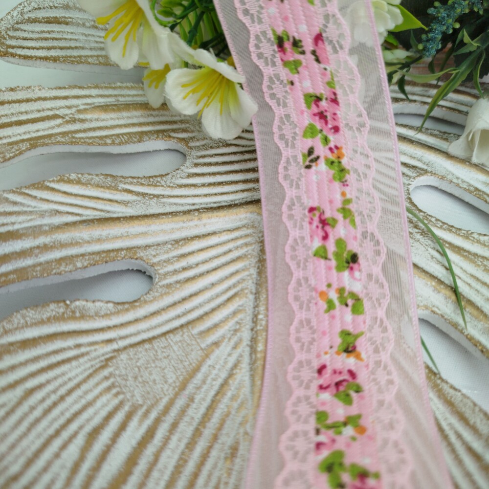 Fita Voil Rosa com Aplique de Rendas e Estampa de Flores - 38 mm