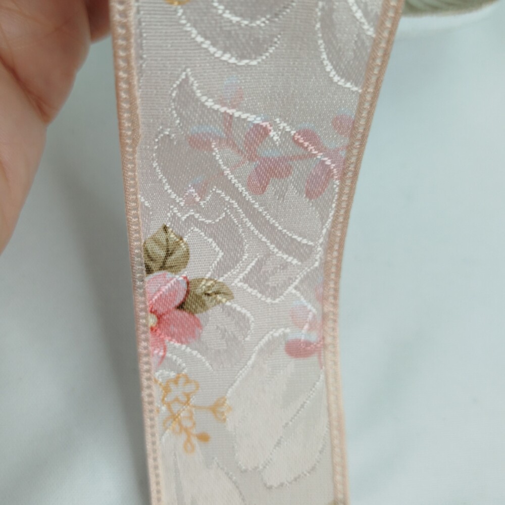 Fita Cetim Adamascada Floral Rosé Coral, Bordas Trabalhadas, Fio