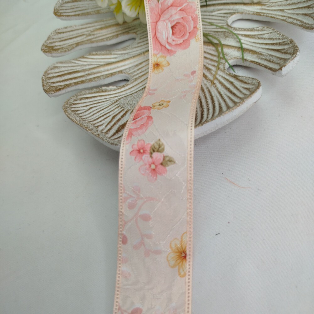 Fita Cetim Adamascada Floral Rosé Coral, Bordas Trabalhadas, Fio