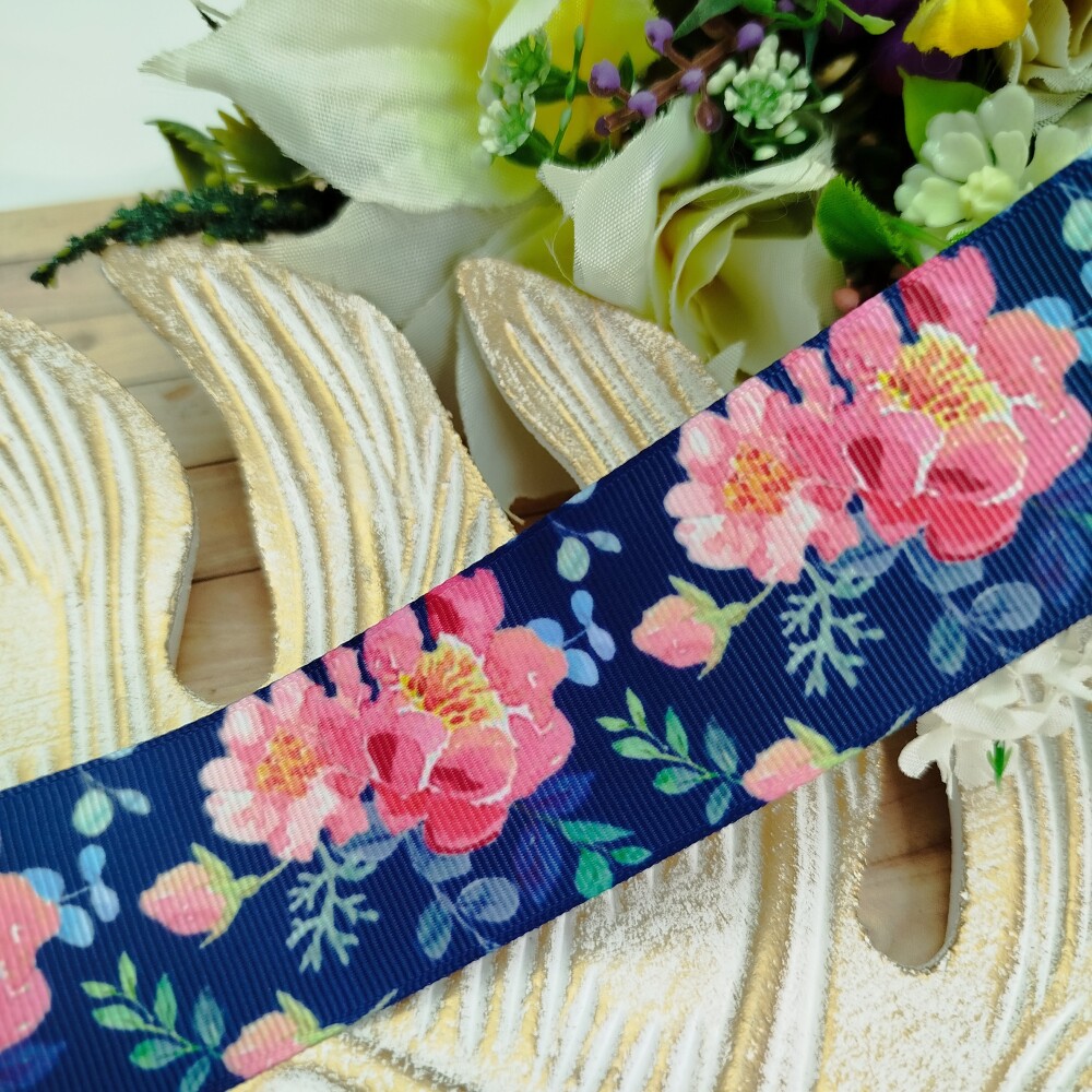 Fita Gorgurão 38mm No 09 Estampa Flores Rosa em Fundo Azul Marin