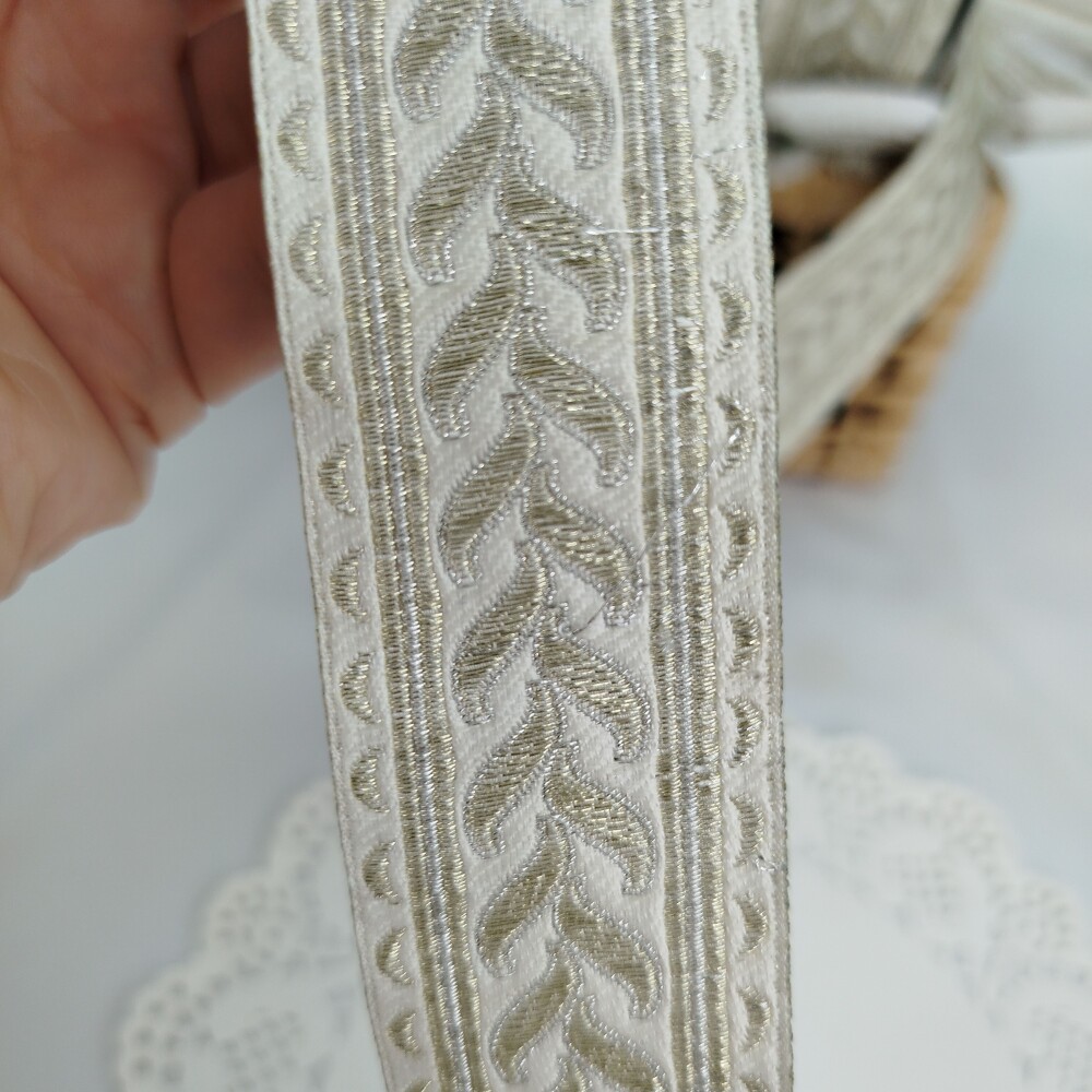 Galão Indiano Off White com Champanhe - Tira Romana  - Metro