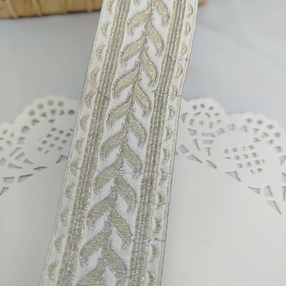 Galão Indiano Off White com Champanhe - Tira Romana  - Metro