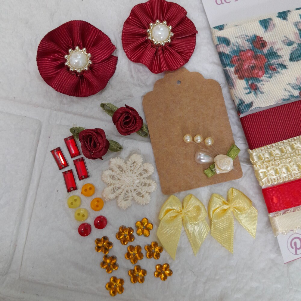Kit de Fitas e Ornamentos Coordenados  em Vermelho e Bege