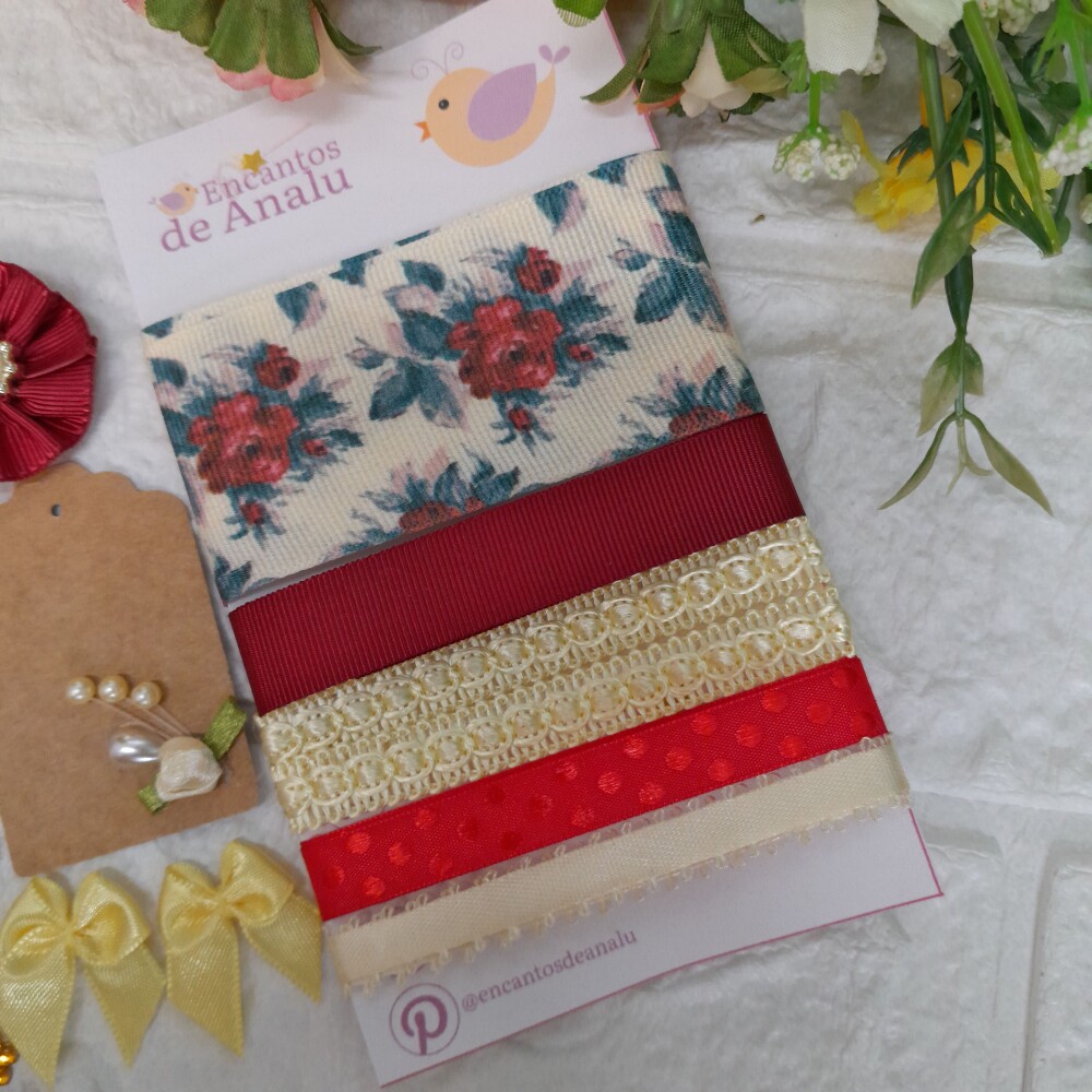 Kit de Fitas e Ornamentos Coordenados  em Vermelho e Bege