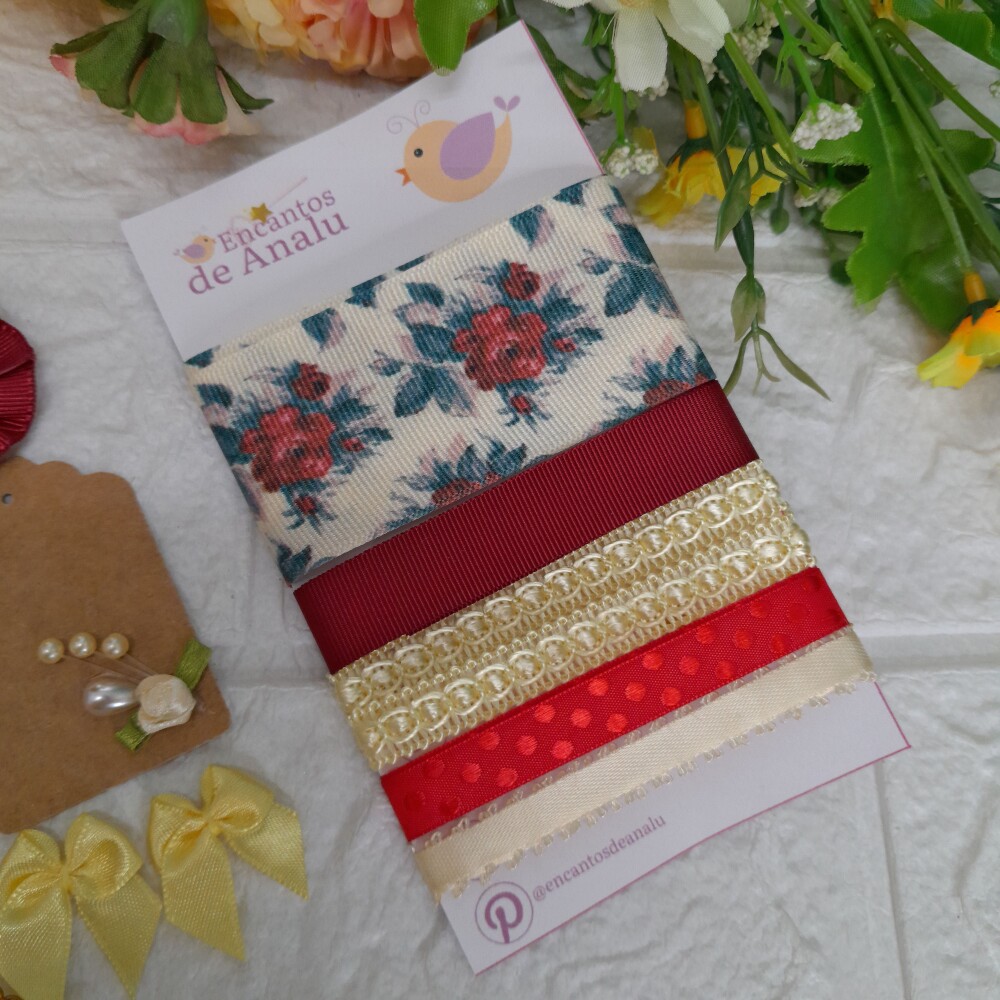 Kit de Fitas e Ornamentos Coordenados  em Vermelho e Bege