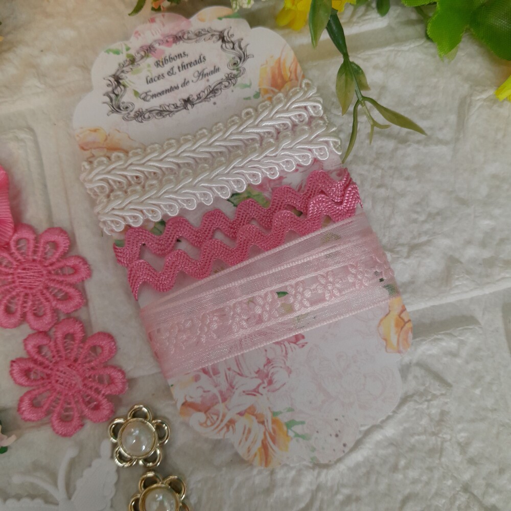 Mini Kit de Aviamentos  e  Enfeites  Coordenados Rosa e Branco