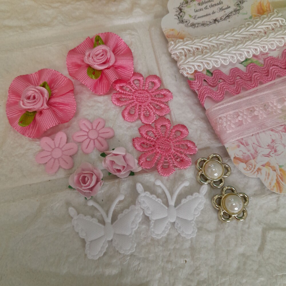 Mini Kit de Aviamentos  e  Enfeites  Coordenados Rosa e Branco