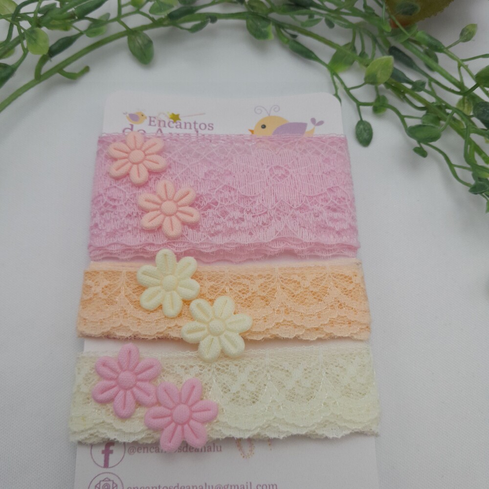 Cartela de Rendas e Florzinhas Cores Claras Coordenadas