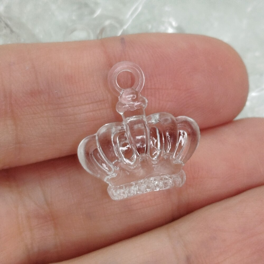 Pingente Coroa em Acrilico Transparente - aprox. 500 gramas