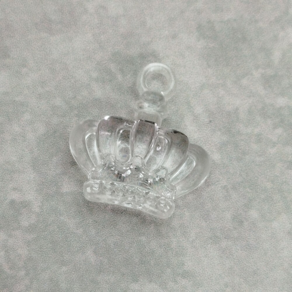 Pingente Coroa em Acrilico Transparente - aprox. 500 gramas