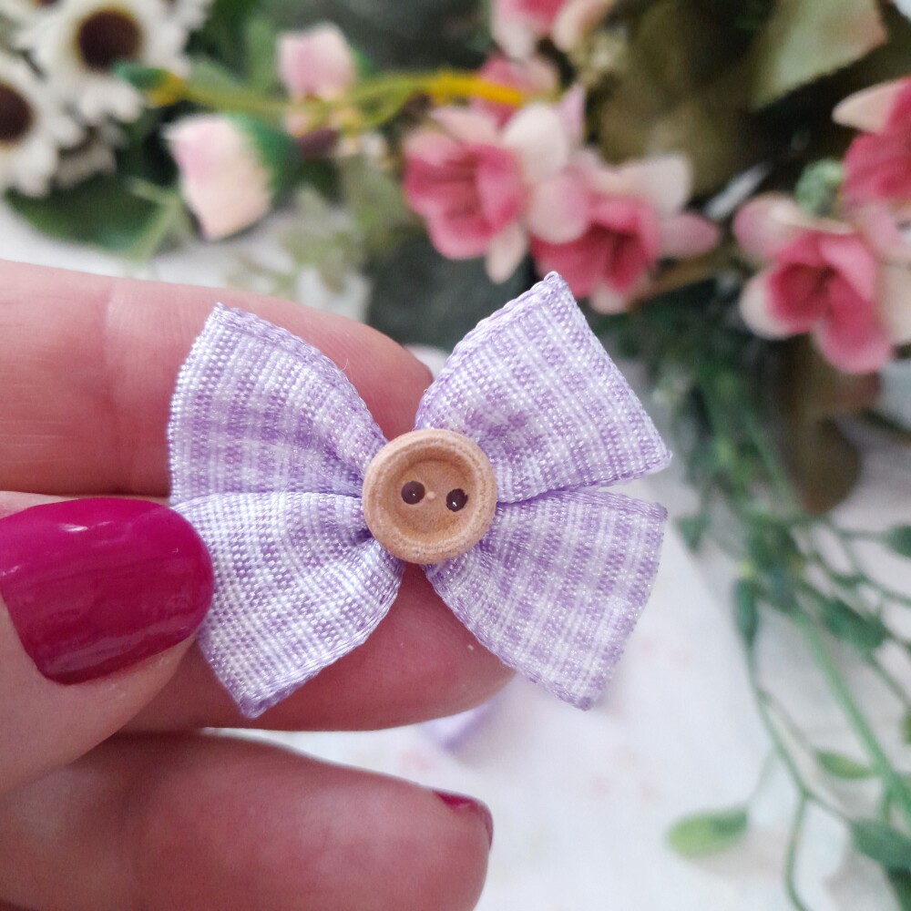Laço Decorativo de Tecido Xadrez Branco e Lilas com Miolo