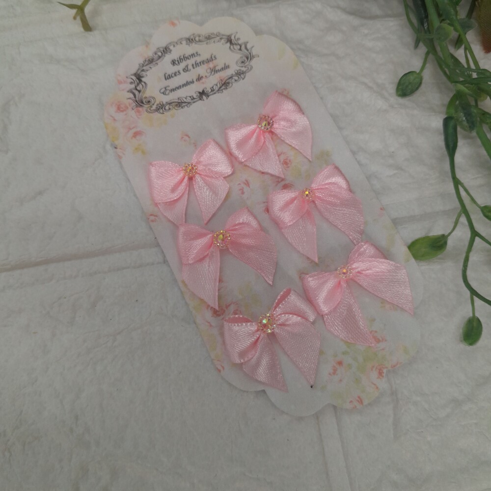 Laço Decorativo de Cetim Rosa com Ponto de Brilho no Miolo