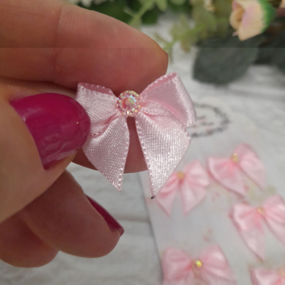 Laço Decorativo de Cetim Rosa com Ponto de Brilho no Miolo