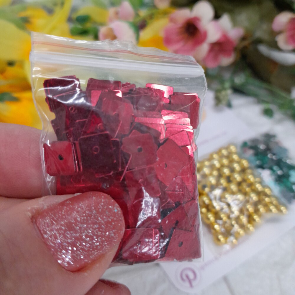 Mix de Perola Dourada, Paete Vermelho e Chaton Verde