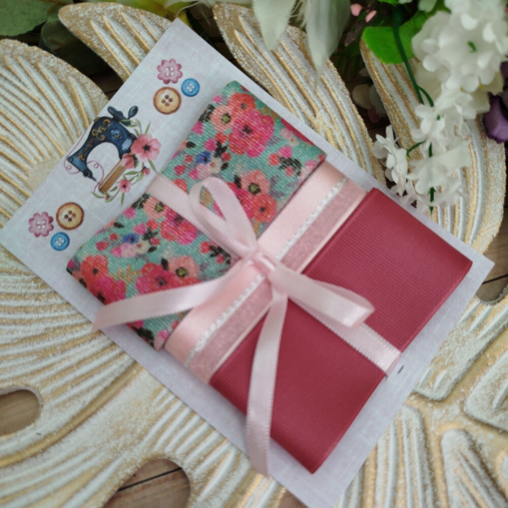 Kit de Fita Flores Tons de Rosa Coral sobre fundo tiffany e fitas