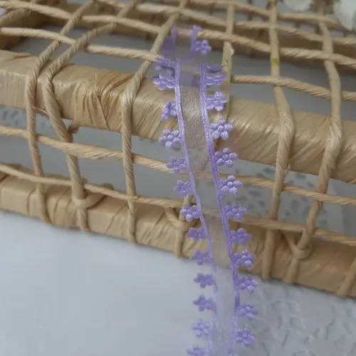 Fita de Voil Lilás com Bordas de Florzinhas Prensadas