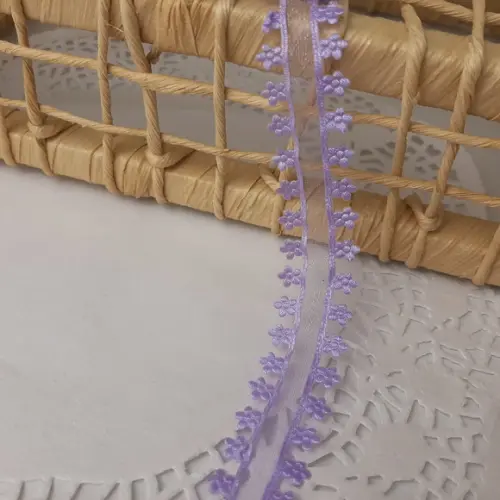 Fita de Voil Lilás com Bordas de Florzinhas Prensadas