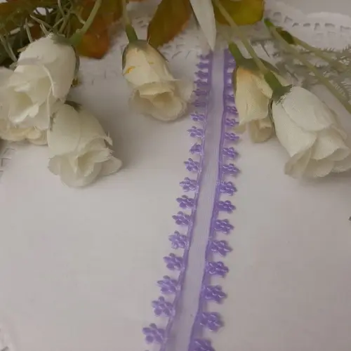 Fita de Voil Lilás com Bordas de Florzinhas Prensadas