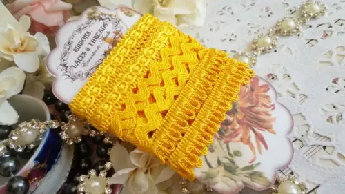 Kit de Aviamentos Fracionados Amarelo Ouro: Passamanaria, Sianinha e Ponto Curva