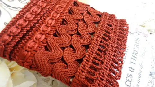 Kit de Aviamentos Vermelho Vinho: Sianinha, Passamanaria, Ponto C