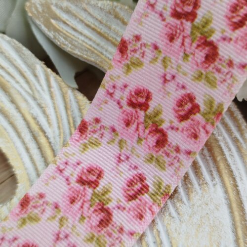 Fita Gorgurão 38mm No 09 Estampa Mini Rosas Bordô em Fundo Rosa