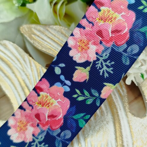 Fita Gorgurão 38mm No 09 Estampa Flores Rosa em Fundo Azul Marin