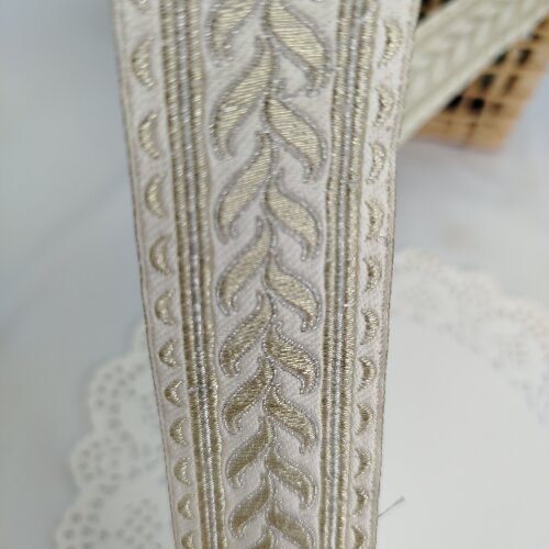 Galão Indiano Off White com Champanhe - Tira Romana  - Metro