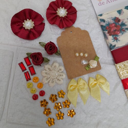 Kit de Fitas e Ornamentos Coordenados  em Vermelho e Bege