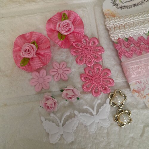 Mini Kit de Aviamentos  e  Enfeites  Coordenados Rosa e Branco