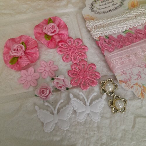 Mini Kit de Aviamentos  e  Enfeites  Coordenados Rosa e Branco