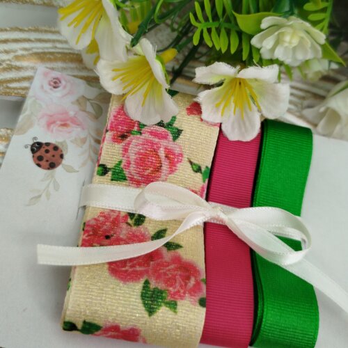 Kit de Fitas Floral Rosas — Lurex Estampado Creme, Gorgurão Pink e Verde