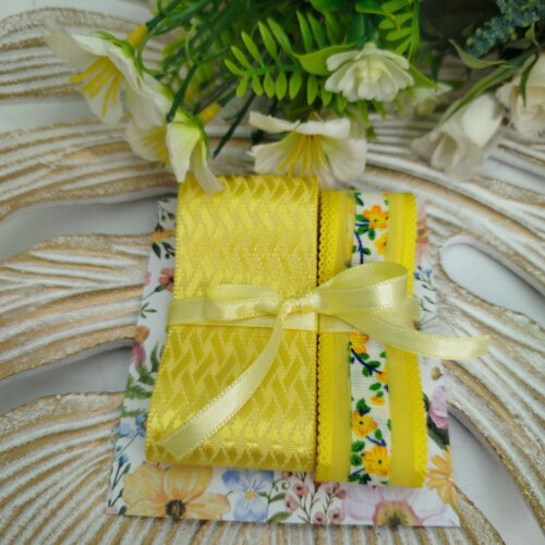 Kit Fitas Amarelas Voil Floral  e Cetim Escama de Peixe