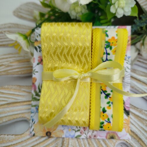 Kit Fitas Amarelas Voil Floral  e Cetim Escama de Peixe