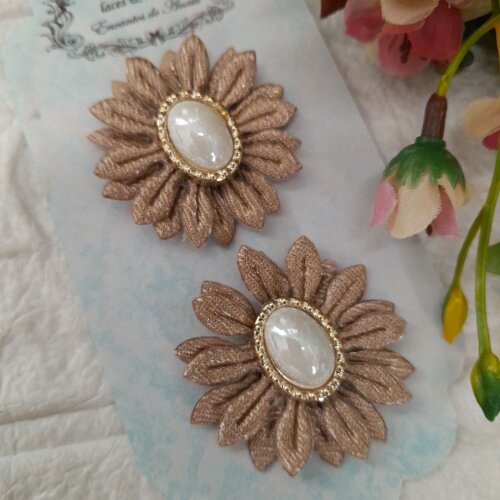 Aplique Flor Decorativa Bege Escuro com miolo de chaton para artesanato e customização