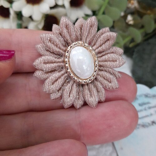 Aplique Flor Decorativa Bege Escuro com miolo de chaton para arte