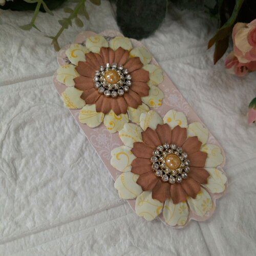 Aplique 2 Flores em papel, miolo estilizado com chatons para arte