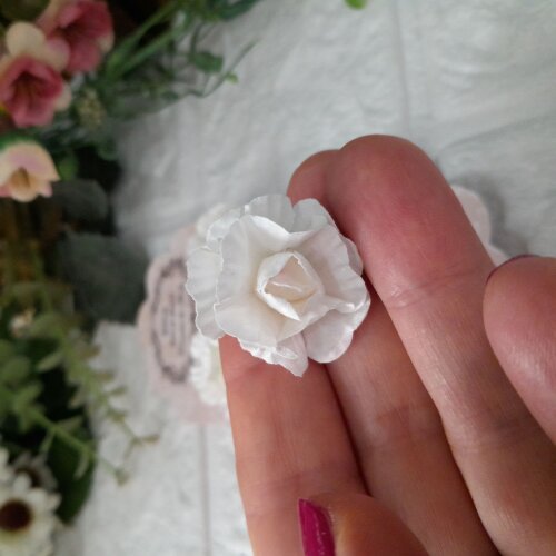 Aplique 4 Flores em papel cor nude para artesanato e scrapbook