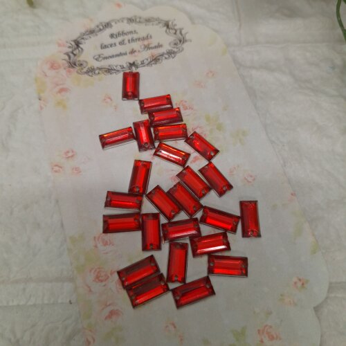 Chaton Retangular Vermelho - Cartela com 25 unidades 10mm x 5mm