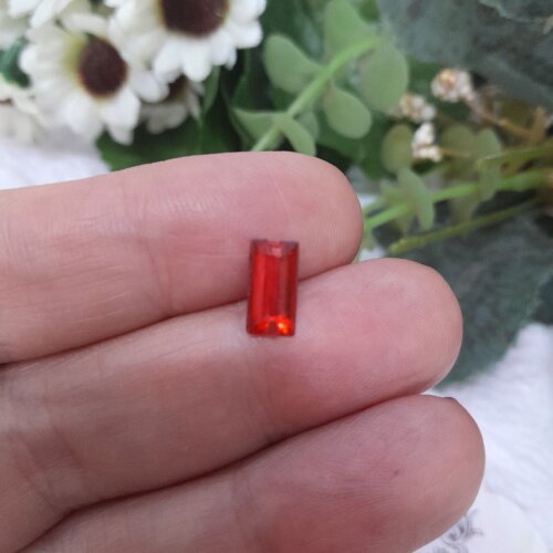 Chaton Retangular Vermelho - Cartela com 25 unidades