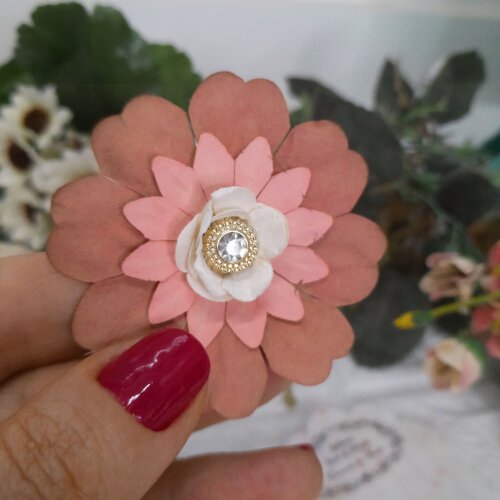 Aplique 2 Flores em papel com miolo estilizado, tons terrosos