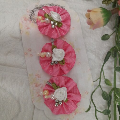 Kit  3 Flores de Fita Rosa com Miolo Delicado - aprox. 3,5 cm