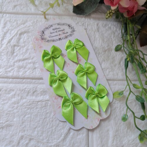 Laço Decorativo de Cetim Verde Limão - Cartela com 6 unidades