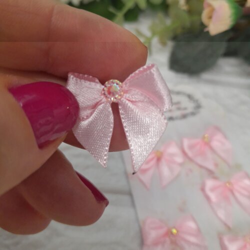 Laço Decorativo de Cetim Rosa com Ponto de Brilho no Miolo