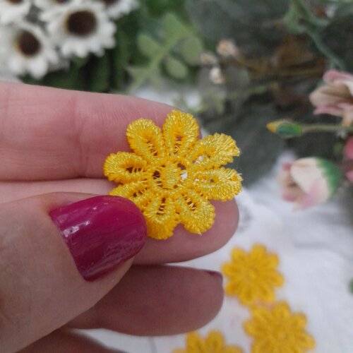 Florzinha Guipure Amarelo mostarda para Artesanato e Customizaç?