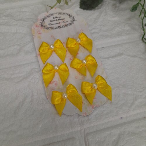 Laço de Cetim Decorativo Amarelo com Aplique de Perola - Cartela com 6 unidades
