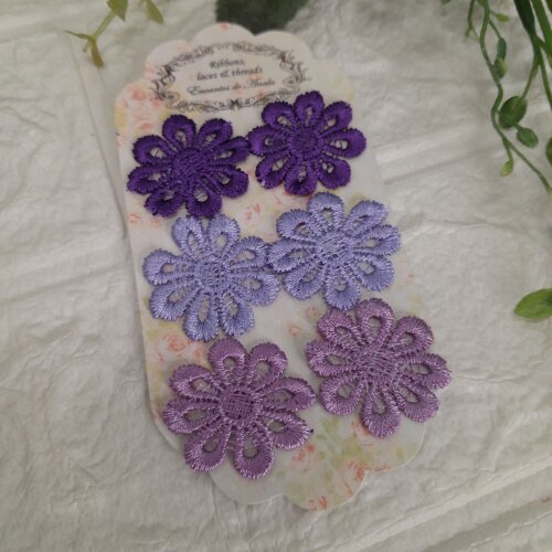 Florzinhas Bordadas Roxo e Lilas Degradeo