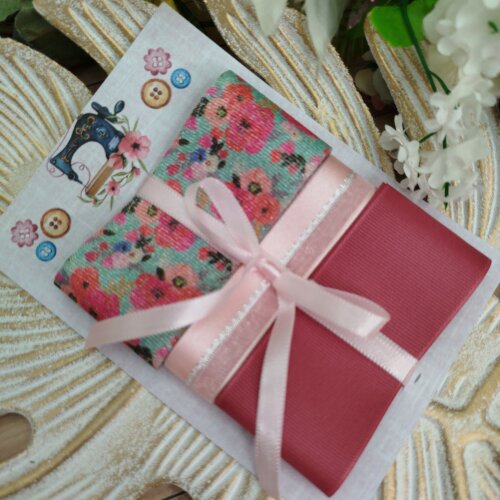 Kit de Fita Flores Tons de Rosa Coral sobre fundo tiffany e fitas